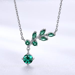 Dainty Round Emerald Leaf Vine Pendant Necklace for Mom Unique Nature Inspire Leaf Necklace Round May Birthstone Silver Floral Necklace