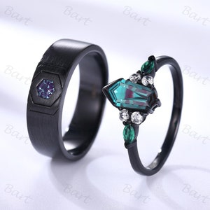 Anillo de alejandrita en oro negro: corte de ataúd y hexágono, plata de ley