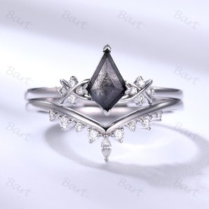 Kite Cut Salt and Pepper Diamond Ring Set 14K solid gold Galaxy Natural Kite Diamond Ring Artisanal Diamond Jewelry Gray diamond Ring Set