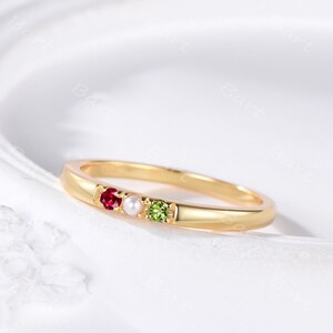 2mm Ruby Pearl Peridot Wedding Band 14k Yellow Gold 3 Stones Minimalist Stack Ring Red Green Personalized Family Birthstone Ring for Her