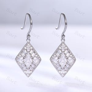 Luxury Diamond Shape Moissanite Drop Earrings Rhombus Moissanite Earrings Vintage Women Lozenge Kite Moissanite Wire Wrapped Dangle Earrings