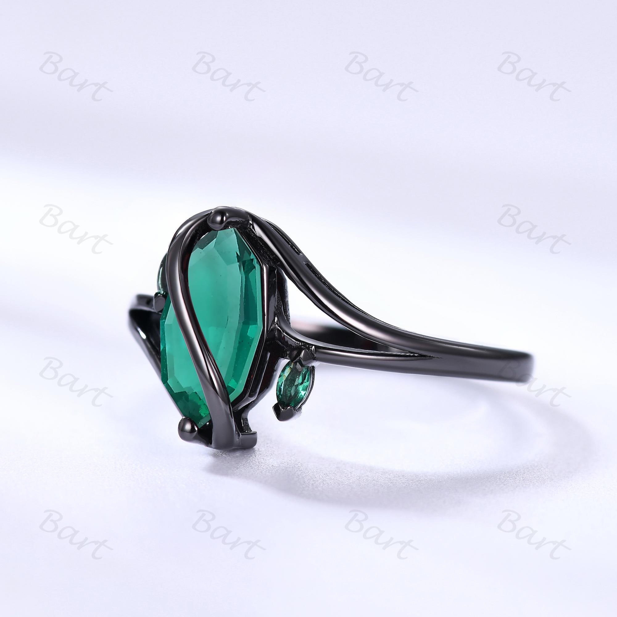 マーキスエメラルドバイパスリング：ブラックゴールドゴシック