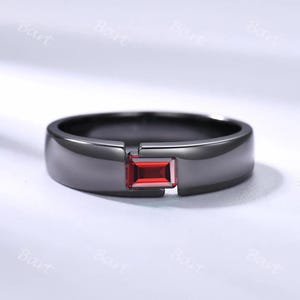 Smaragdgeslepen robijn heren trouwring zwart goud gepolijste afwerking 6 mm breed rechthoekig geboortesteen van juli rode edelsteen ring minimalistisch cadeau voor hem
