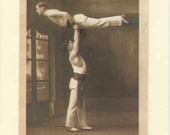 Edificante: tarjeta lgbtq + vintage - tarjeta de gimnastas gay, foto de deportes vintage, foto de atletas antiguos, tarjeta de amistad de apoyo, tarjeta del día del padre