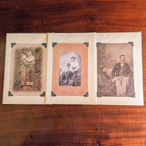 Au Naturale: cartes de vœux LGBTQ + vintage - maris gays, petits amis gays valentins, toile de fond de la nature, photos antiques d’hommes gays aimant les hommes