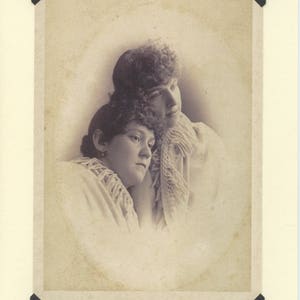 Momento suave: Vintage LGBTQ + Tarjeta, tarjeta de compromiso lesbiana, tarjeta del día de la madre, tarjeta para la pérdida, tarjeta de aniversario de las esposas, tarjeta para las hermanas