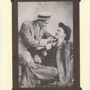 Chin Up: Vintage LGBTQ+ Karte - Gay Fathers Day Karte, Gay Boyfriends Karte, Gay Verlobungskarte, Ermutigungskarte, antik Gay Foto
