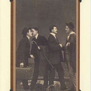 Traços diferentes: cartão LGBTQ+ vintage - cartão de dia dos namorados gay, cartão gay poliamoroso, cartão de casais gays, cartão de padrinhos, cartão de homens gays vintage