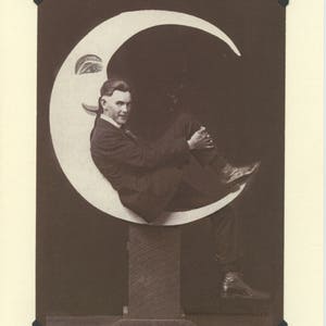 Luna del diablo: Vintage LGBTQ + tarjeta - tarjeta de fotos de la luna de papel, pensando en su tarjeta, sólo porque tarjeta, tarjeta de luna, 1910 fotografía de estudio