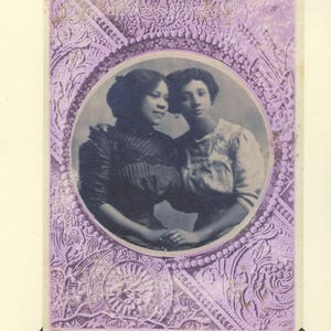 Circle Of Love: Vintage LGBTQ + Card, biglietto di San Valentino lesbico, biglietto di fidanzamento con ragazza nera, biglietto d'amore intersezionale, lesbica nera
