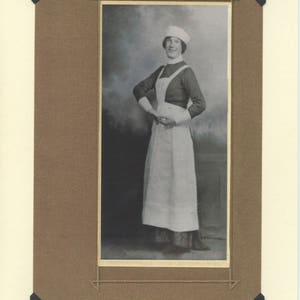 Oh, Krankenschwester: Vintage LGBTQ + Karte - Homosexuell bekommen gut Karte, Vintage männliche Krankenschwester Foto, alte Krankenschwester Uniform, Vintage Crossdressing, Pflege Graduierung