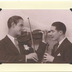 In Harmony: kaart voor dirigent, bandleraarkaart, homomuzikantkaart, hobo- en vioolduet, muziekinstrumentenkaart, kaart voor muzikanten