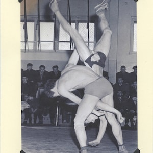 Upended: Vintage LGBTQ + Karte - Homosexuell Wrestling Valentinstag, Glückwunsch-Karte, Student Athelete, Meisterschaft Karte, Homosexuell Jock Valentinstag-Karte