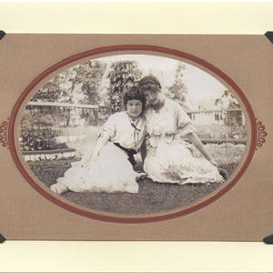 Robes blanches: vintage LGBTQ+ Carte - carte lesbienne fête des mères, carte copines gays, femme lesbienne, carte de jour des mères gays, deux cartes mamans gays