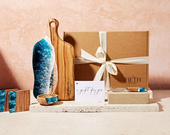 Personalized Engagement Gift For Couple, Custom Wedding Gifts Personalised Engagement Gift Box, 5th Wood Anniversary Gift, Hochzeitsgeschenk