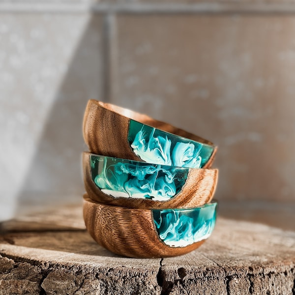 Hölzerne Dipschale, dekorative Schale aus Harz und Holz, kleine Ringschale, handgefertigte Schmuckschale, blaue Schale, Ringschale aus Epoxidharz