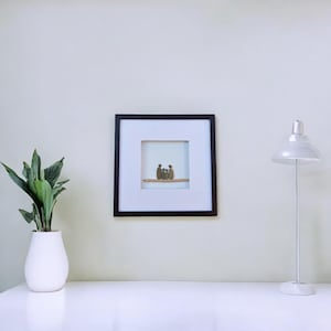 Family of Four Pebble Art – Handmade Driftwood Wall Decor with Natural Stones (9.8&#39;&#39;×9.8&#39;&#39;)