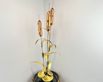 Escultura de espadaña al estilo de Curtis Jere, arte brutalista en metal cortado con soplete.