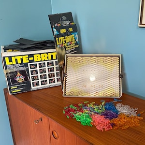 Lite Brite Pegs 100 Current Short Bright Mix Lot Light Cube Flat Screen  HASBRO Bright Mix Arts and Crafts Plastic 