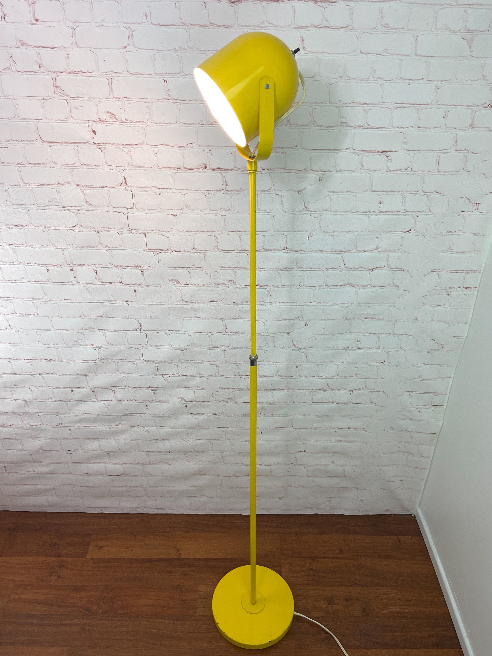 Mid Century Floor Lamp, Yellow Spot Floor Lamp, Yellow Floor Lamp, Vintage Metal Floor Lamp