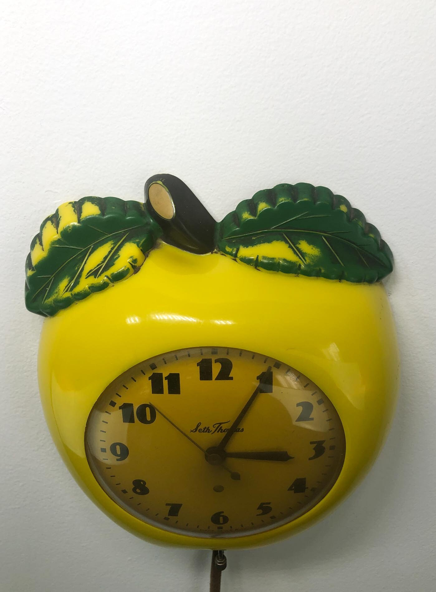 MCM Wall Clock, Mid Century Wall Clock,1950s Kitchen Clock, Apple Wall