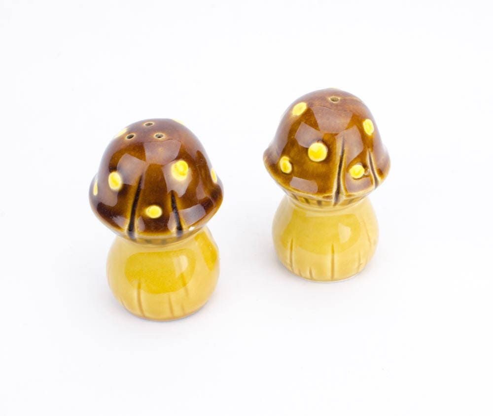 Vintage Ceramic Mushroom Salt & Pepper Shakers Japan