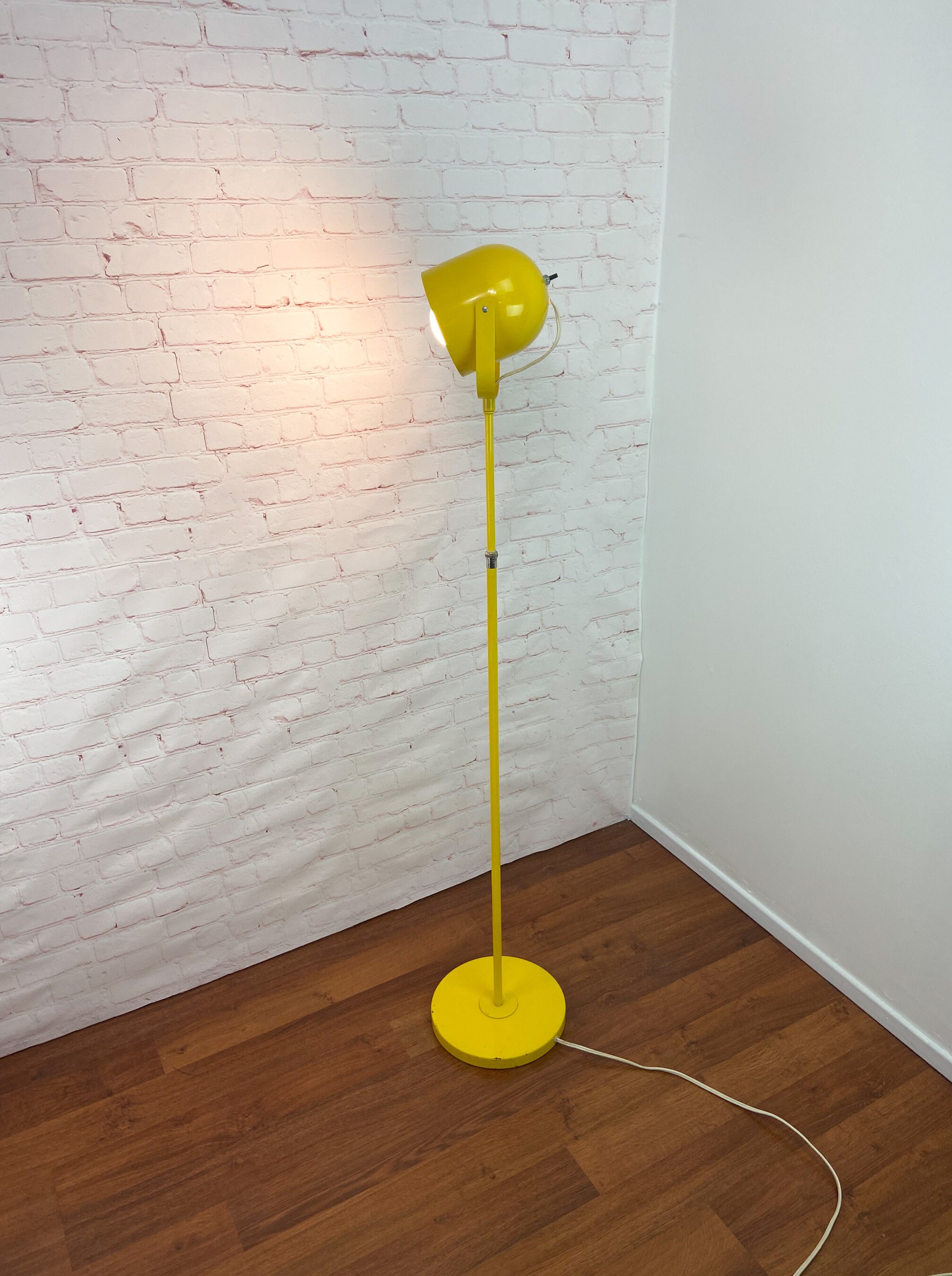 Mid Century Floor Lamp, Yellow Spot Floor Lamp, Yellow Floor Lamp, Vintage Metal Floor Lamp