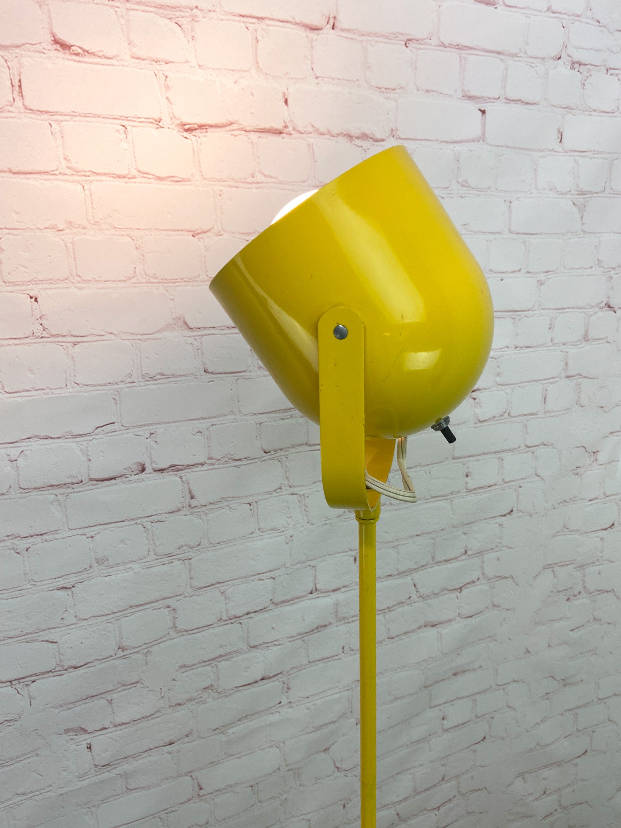 Mid Century Floor Lamp, Yellow Spot Floor Lamp, Yellow Floor Lamp, Vintage Metal Floor Lamp