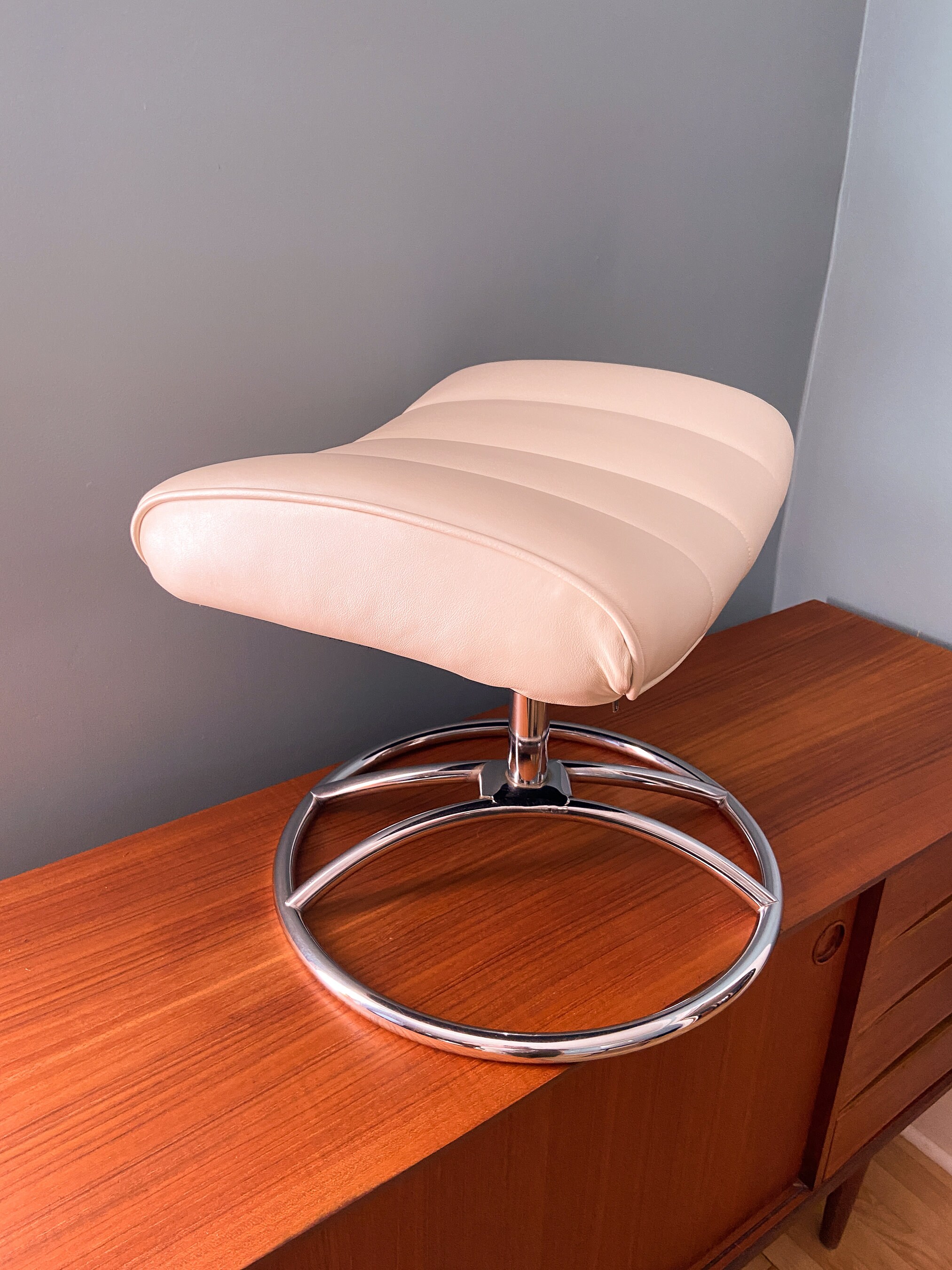 Ekornes Stressless Chrome Ottoman Vintage Ekornes Ottoman