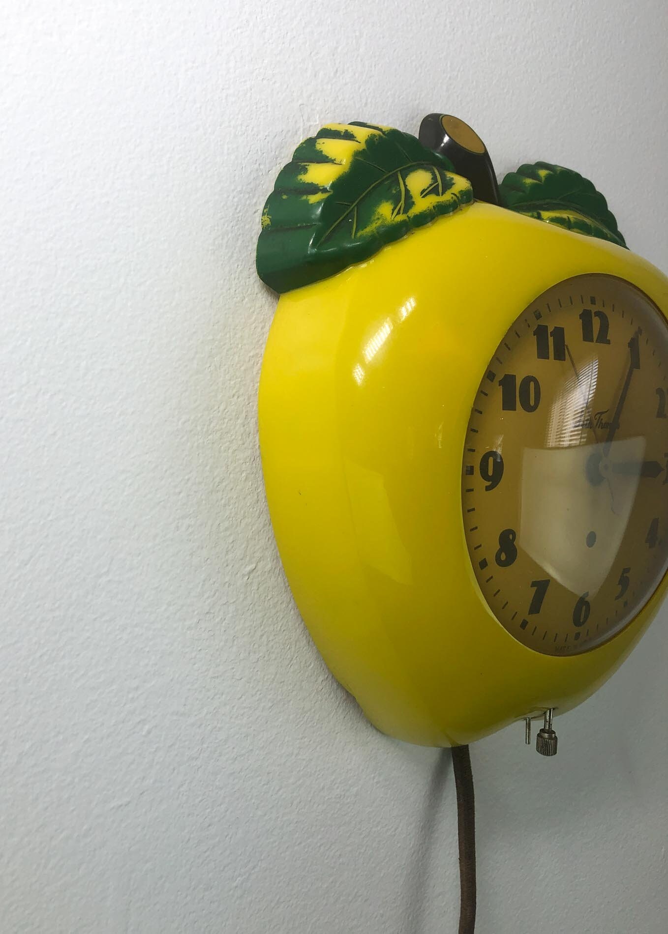 MCM Wall Clock, Mid Century Wall Clock,1950s Kitchen Clock, Apple Wall