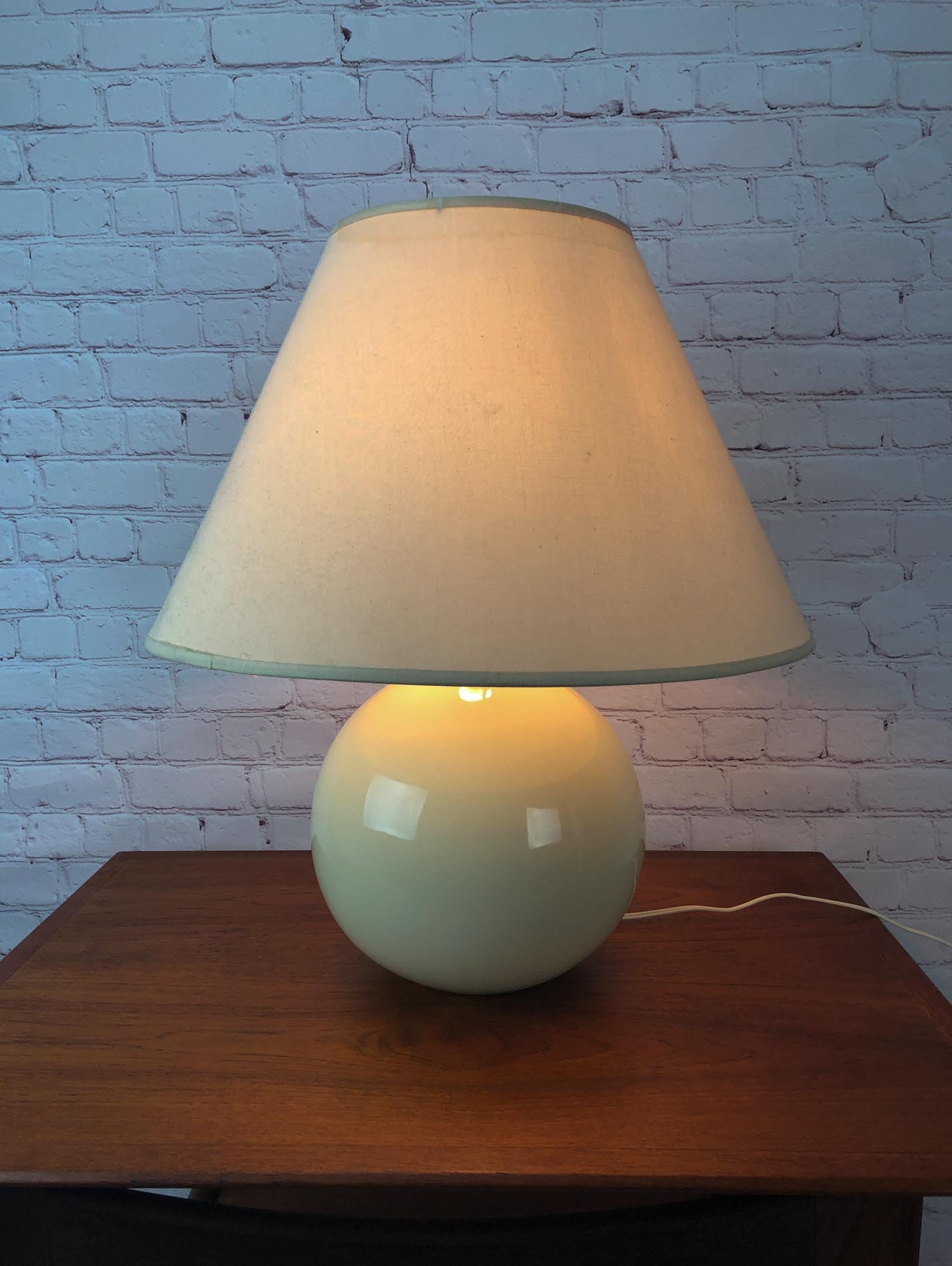 Mid Century Ceramic Lamp, MCM Table Lamp, Vintage Ceramic Lamp, Cream