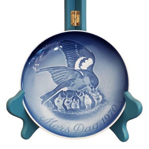 1970 Mother&#39;s Day Bing and Grondahl Mors Dag Copenhagen Denmark Blue White Bird and Chicks Collectible Ceramic Plate