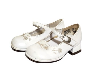 2001 Payless ShoeSource Smartfit White Embroidery Toddler Shoes Size 5