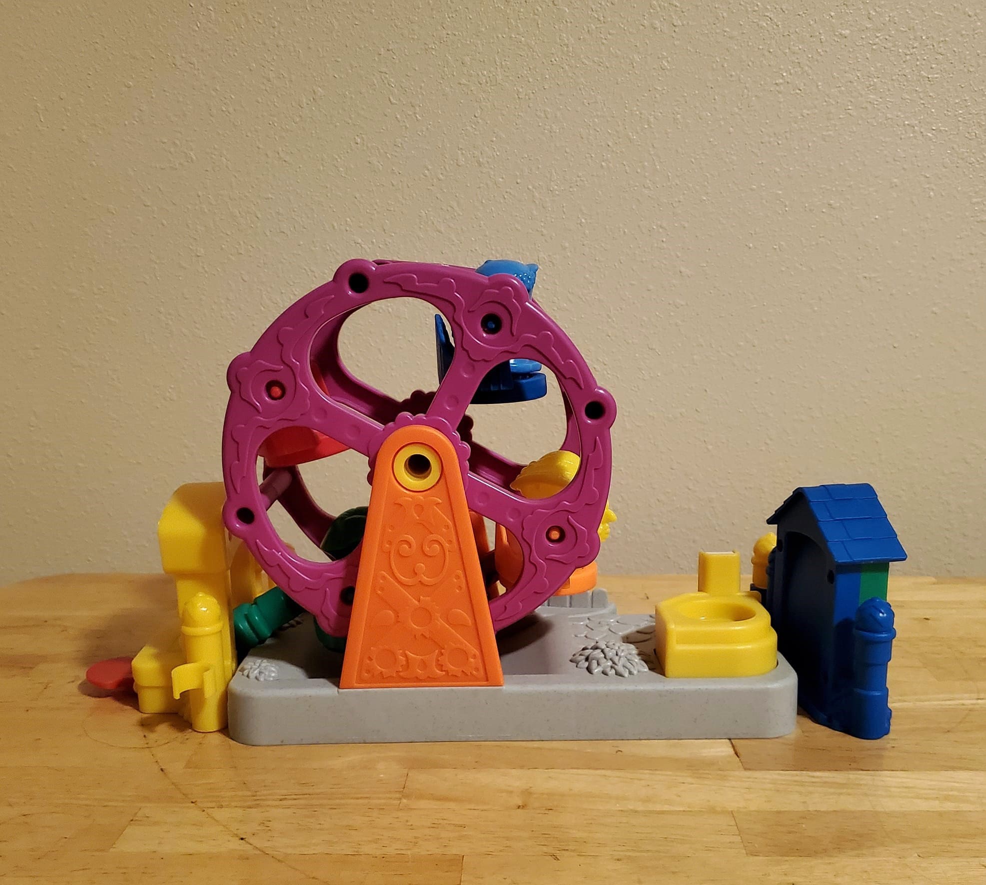 Fisher-Price Little People – Grande Roue Musicale / Manège, 2003, NEUF
