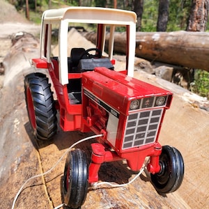 Vintage International Harvester Farm Toy Tractor 1586 Ertl