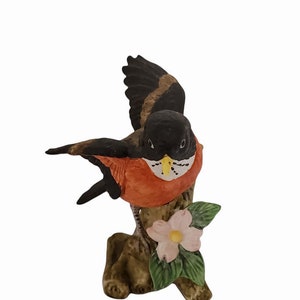 Vintage Lefton Robin Bird Porcelain Figurine