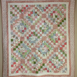 Courtepointe shabby chic bouton de rose