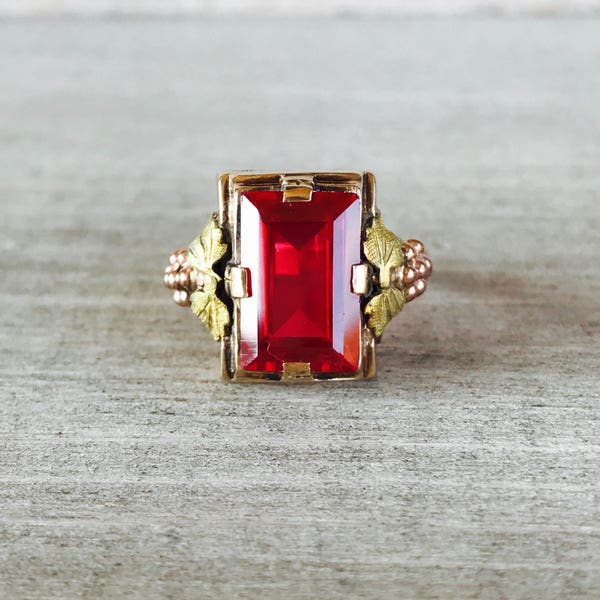 Vintage synthetic ruby ring in yellow gold