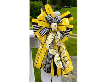 Handmade Bee Wreath Bow: Yellow Gingham, Bumblebee Decor