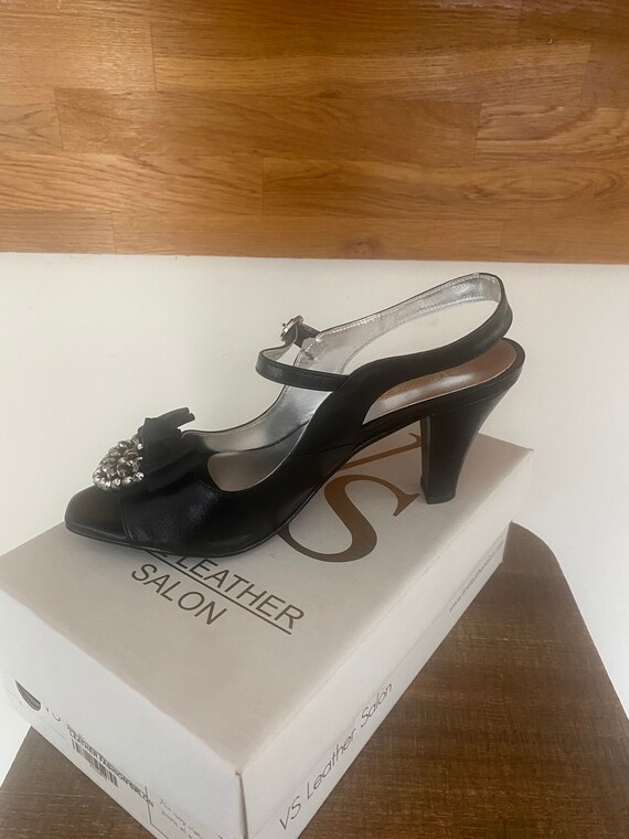 ビクトリア ドレッシー サンダル、黒のオープントゥ レザー サンダル