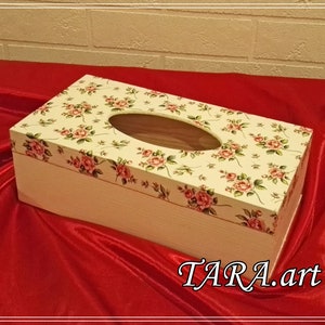 Decoupage tissue box, wooden tissue box, vintage, tissue holder, tissue box cover, napkin box, salon decor, home decoration, flowers, roses
