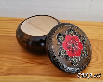 Mini jewelry box, wooden jewellery holder, round jewelry storage, browwn jewelry organizer with lid, gift for woman, small box with ornament