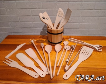 Handgemachter hölzerner Utensilienhalter mit 19 Küchengeräten