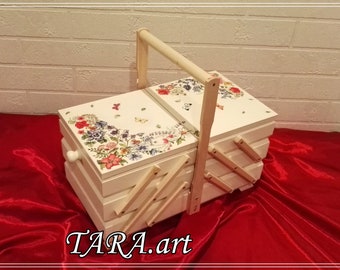 Sewing basket made of wood, decoupage large box, huge storage box for jewelry and accessories, living room decoration, field flowers pattern