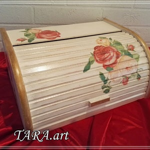 Floral bread box, wooden bread bin, vintage bread box, kitchen decoration with flowers, food storage, Brotkasten, boite à pain decoupage