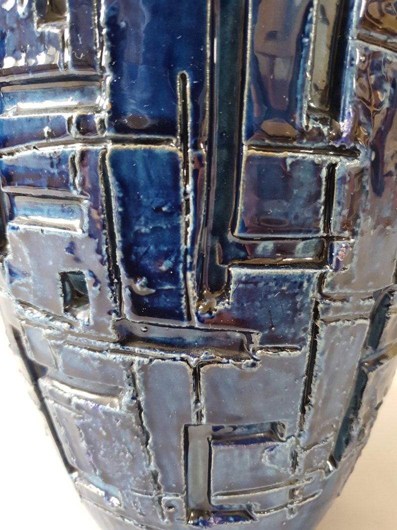 Unique navy blue Bitossi vase with abstract incised decoration Italy 1960s image 5