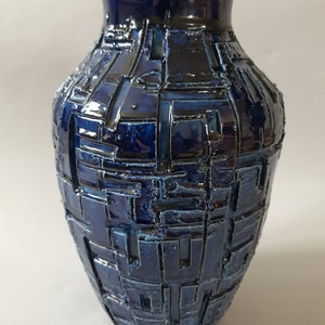 Unique navy blue Bitossi vase with abstract incised decoration Italy 1960s image 3