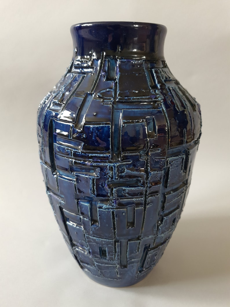 Unique navy blue Bitossi vase with abstract incised decoration Italy 1960s image 3