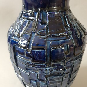 Vase Bitossi unique bleu marine à décor incisé abstrait Italie années 60 image 4