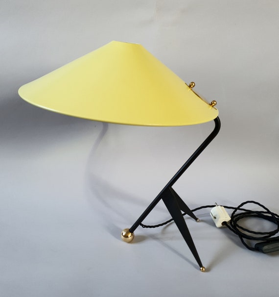 Lampe Vintage Design Années 50 - Base Trépied Métal Noir Et Laiton, Abat-jour Verre - Originale